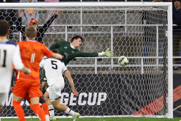 霍伊伦：人们有时会忘记我才22岁，我每天都在努力变得更好.